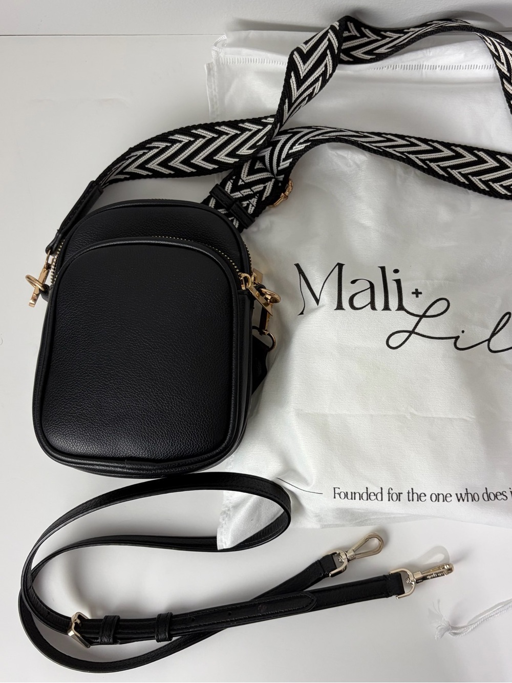 Mali + Lili Josephine Crossbody Bag Purse in Black Travel